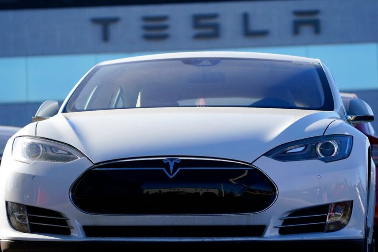 Tesla recalls cars in China over defective roofs