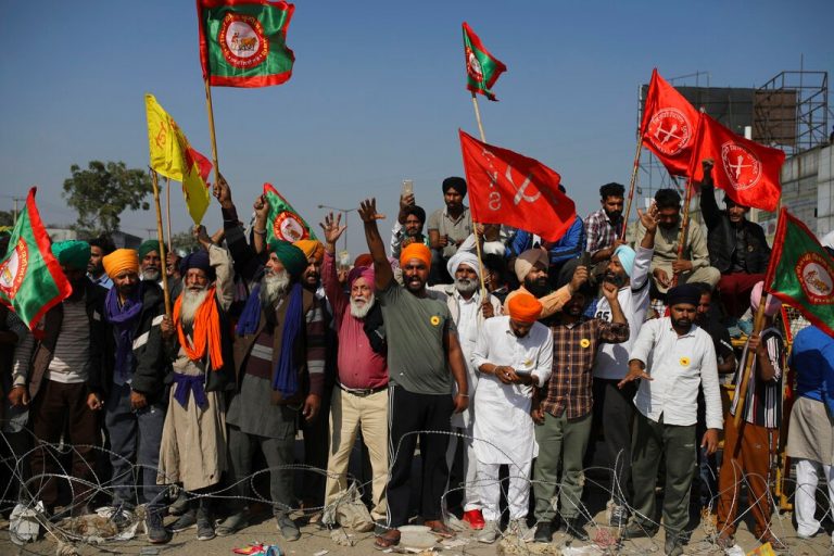 Thousands of Indian farmers ignore Modi, block roads into Delhi