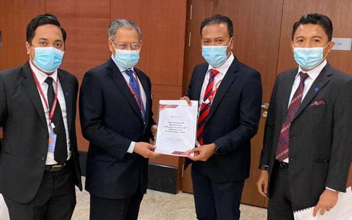 Pemuda Umno serah memorandum kepada 3 menteri desak henti jual aset TH Plantation