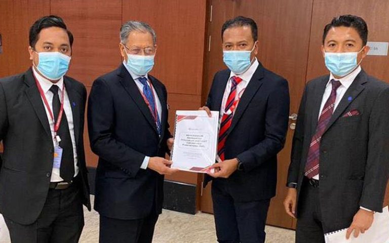 Pemuda Umno serah memorandum kepada 3 menteri desak henti jual aset TH Plantation
