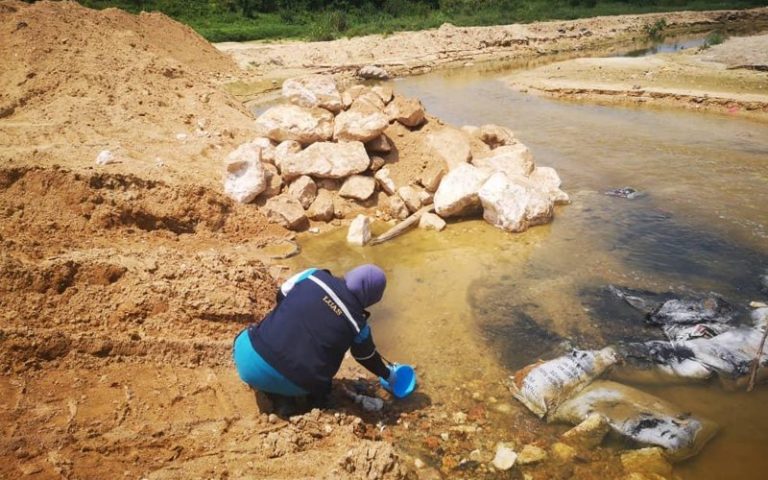 Selangor offers RM20,000 reward for info on those polluting rivers
