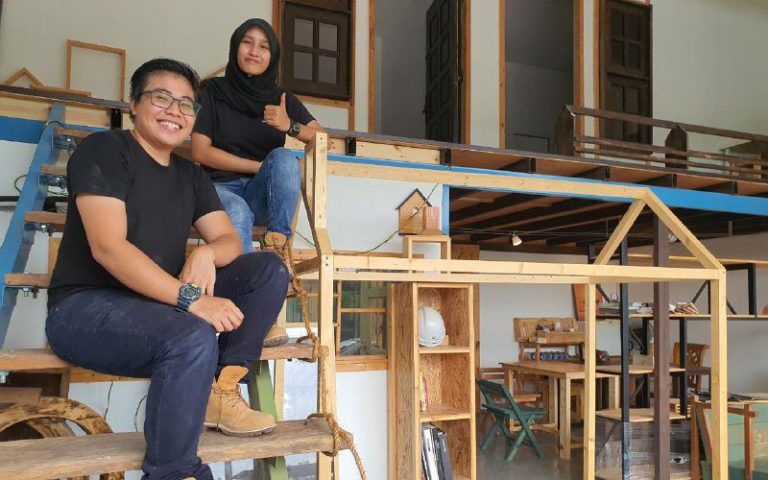 Tidak takut bersaing dengan lelaki; usahawan wanita muda dalam ‘industri pertukangan’