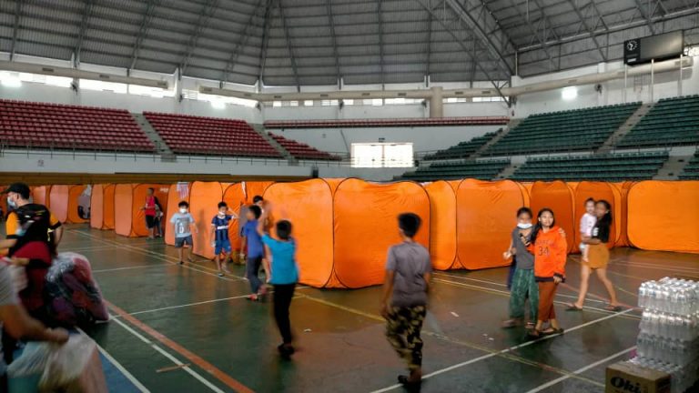 Flash flood victims seeking shelter at Stadium Muhibbah evacuation centre climbs to 137