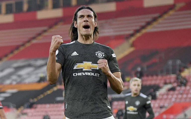 Spurs top after Chelsea stalemate, Cavani sparks Man Utd win