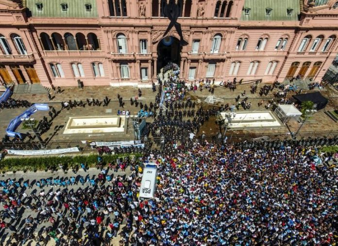 Argentina bids chaotic final farewell to favourite son Maradona