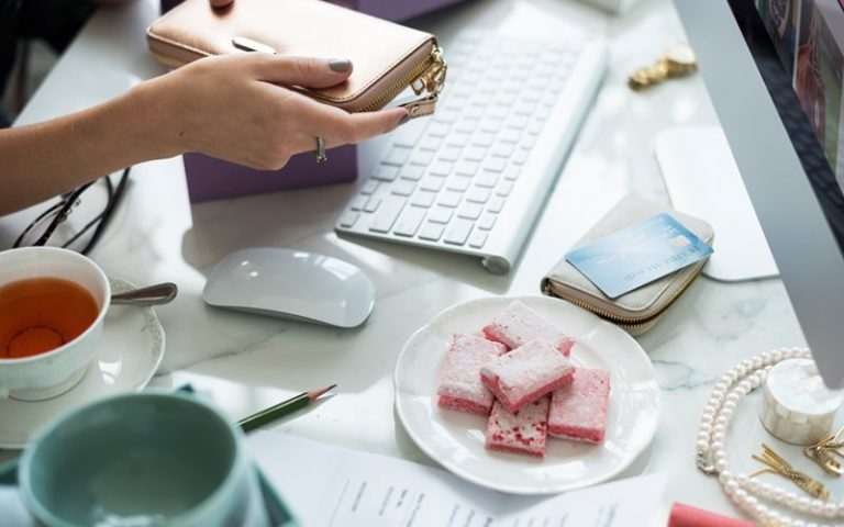 Customer reviews help boost online beauty buys