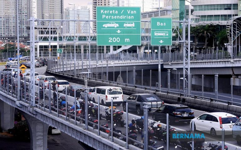 Malaysia-Singapore border opening delayed due to spike in Covid-19 cases