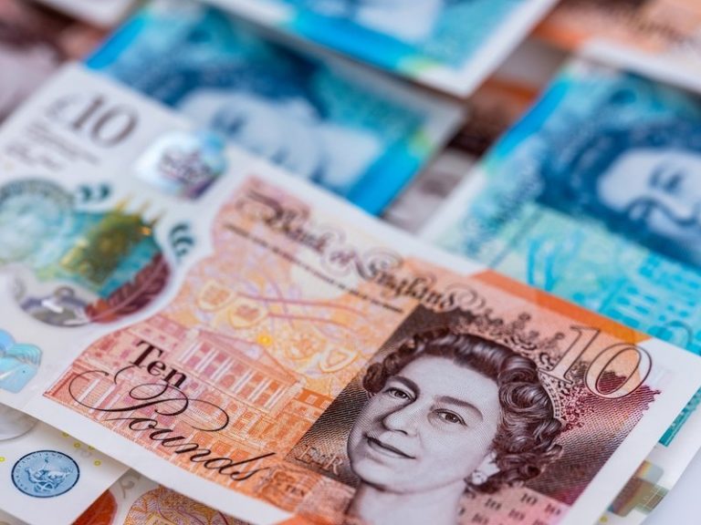Sterling brushes off Scottish referendum, holds near 3-month high