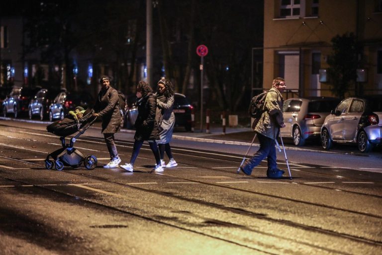 Mass evacuation in Frankfurt as WWII bomb is defused