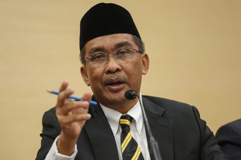 Under fire for snubbing audience with Perak Sultan, PAS says wanted to avoid ‘error’