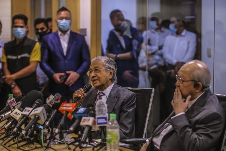 Dr Mahathir says no discussion with Anwar to oust Perikatan govt, vows against working with Najib