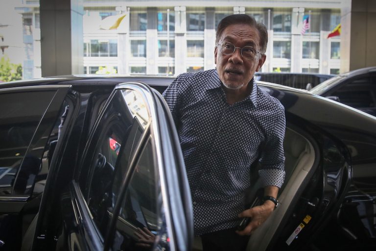 Parit MP denies signing SD backing Anwar