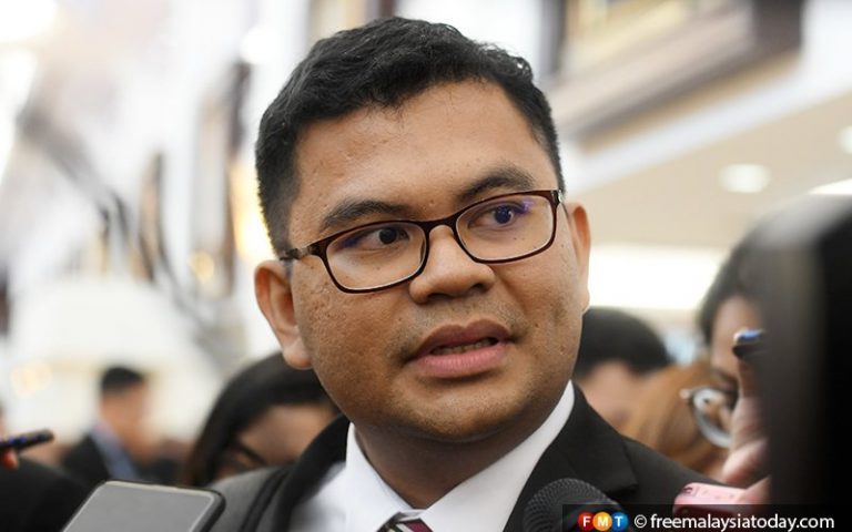 Akmal under pressure as state youth chiefs back party leadership