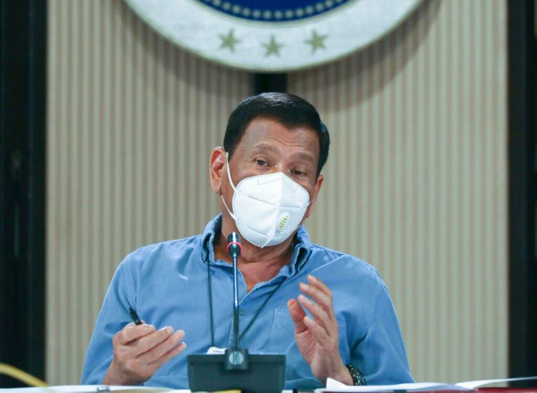 Filipino troops, ministers get virus vaccine before approval