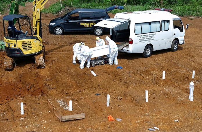 Death of senior doctor raises alarm in pandemic-struck Indonesia