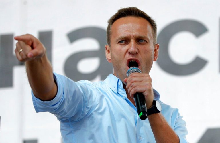 Russia threatens to jail Putin critic Navalny if he does not return immediately