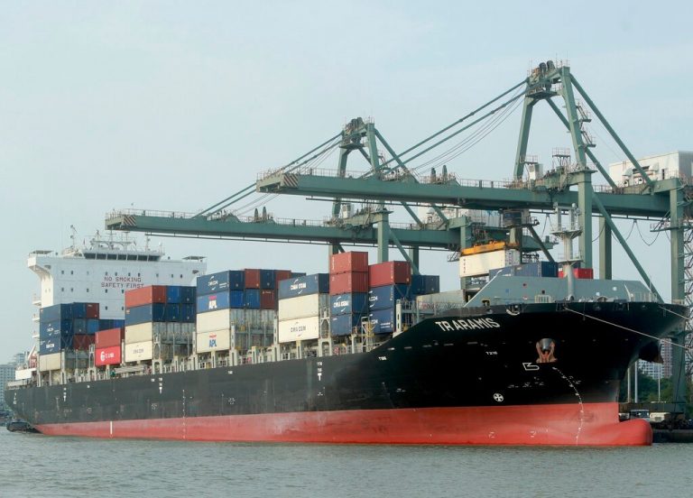 Trump voices concern about Vietnam’s trade deficit in call with PM