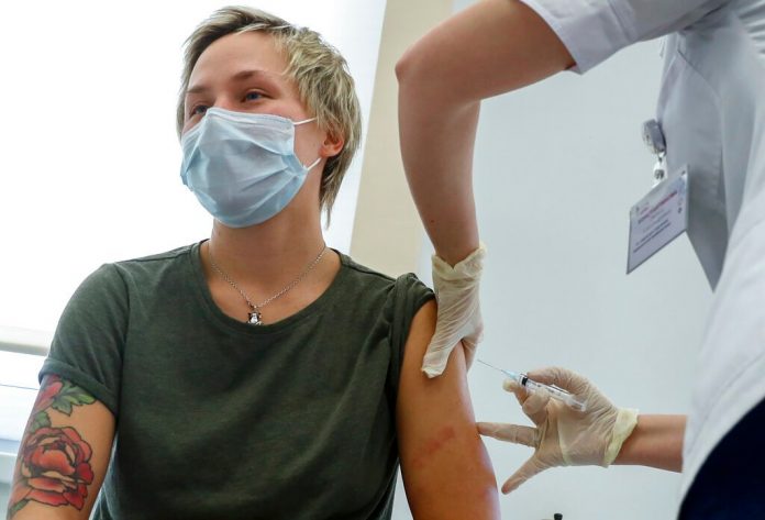 Moscow starts inoculating vulnerable workers against coronavirus