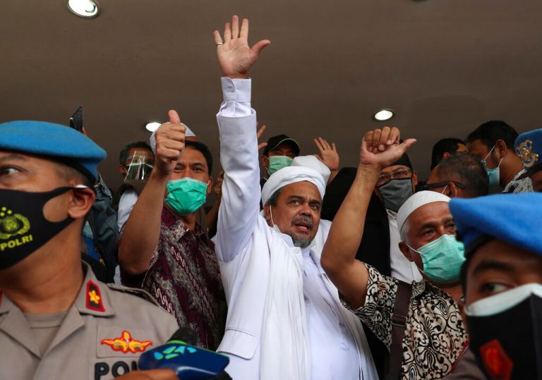 Hardline Indonesian cleric arrested for holding mass gatherings