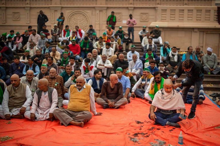 Indian farmers intensify protests amid govt attempts to crush movement