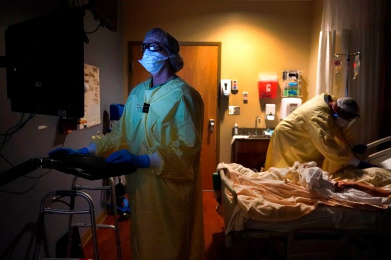 US sets new 24-hour record with nearly 250,000 infections