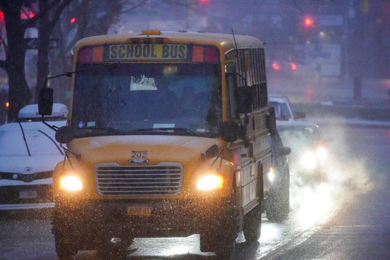Winter storm to wallop US, but some schools bury snow days