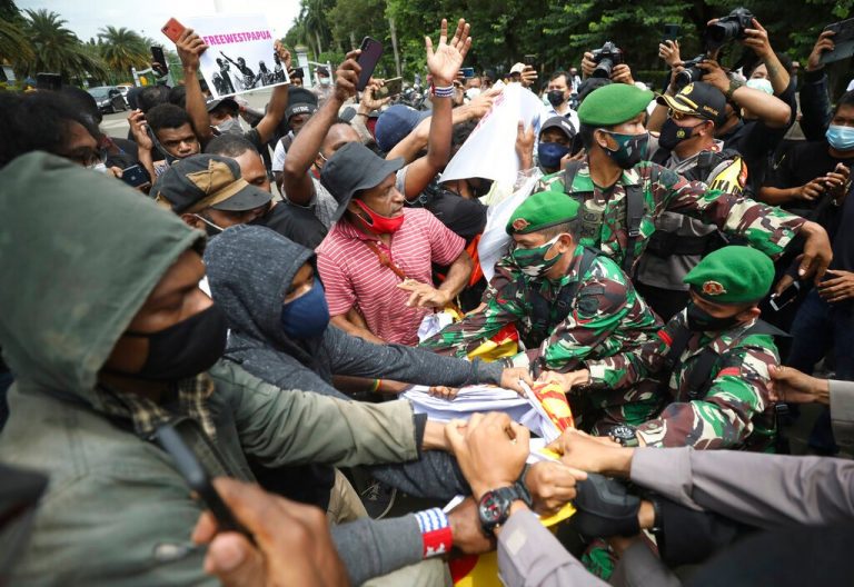 Indonesian military says 9 troops suspected of killing 2 Papuan civilians