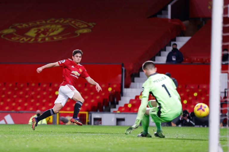 Man Utd thrash Leeds 6-2 as rivalry renews in style