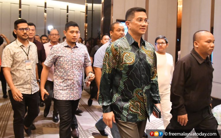 Azmin rancang ‘rampasan kuasa’ terhadap PH sejak Oktober 2019, dakwa Chin Tong