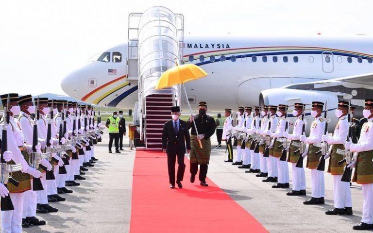Agong selamat pulang dari lawatan di UAE