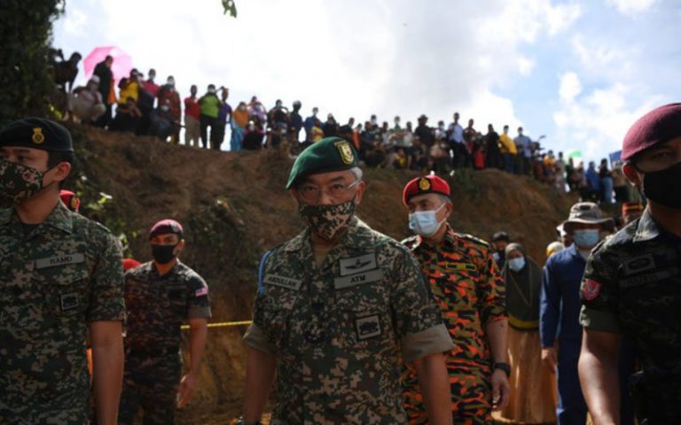 Agong sertai operasi SAR remaja jatuh Sungai Pahang