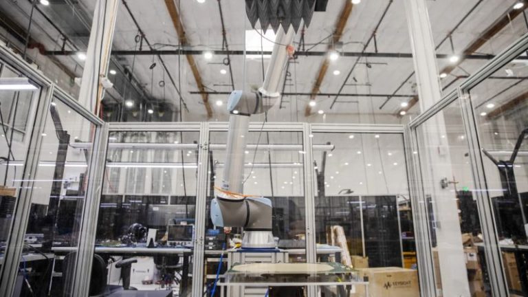 Amazon Develops Low-Cost Antenna Capable of 400Mbps Via Satellite Transmission