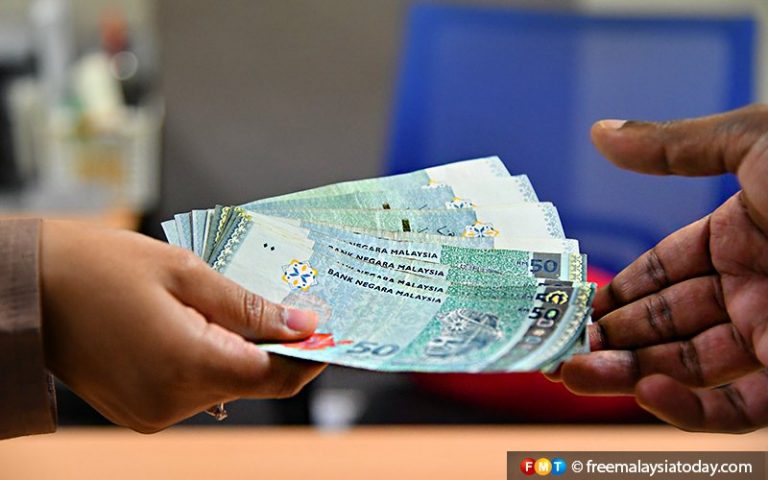 5 immigration officers from JB admit taking bribes