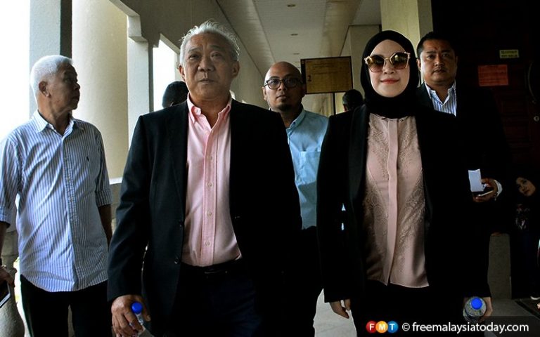 Judge reprimands defence for not informing court that Bung Moktar can’t attend trial