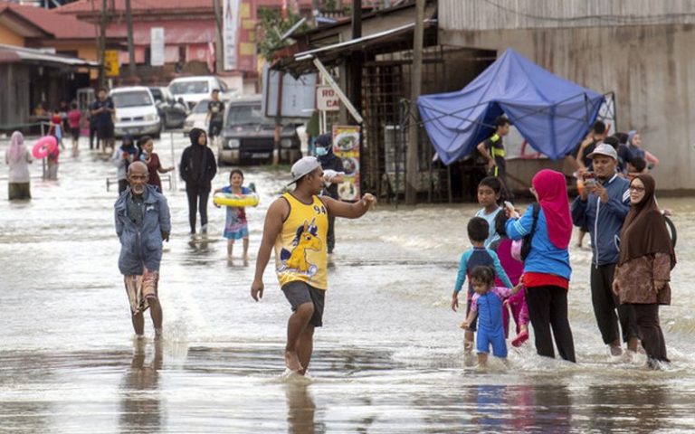 7,000 evacuees as floods continue to worsen in Terengganu, Kelantan