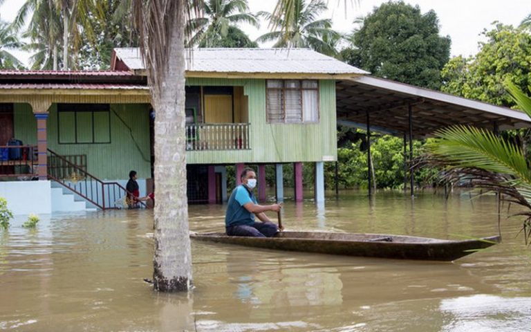 Don’t leave home without us, rescue dept tells flood victims