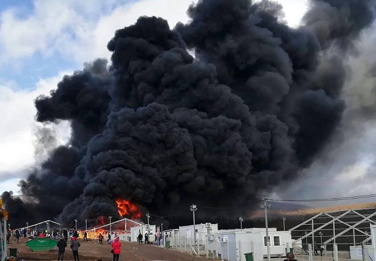 Thousands left shelterless after Bosnian migrant camp burns down