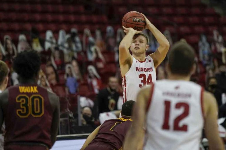 No. 12 Wisconsin knocks off Loyola of Chicago