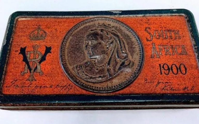 Coklat berusia 120 tahun pemberian Ratu Victoria masih disimpan elok