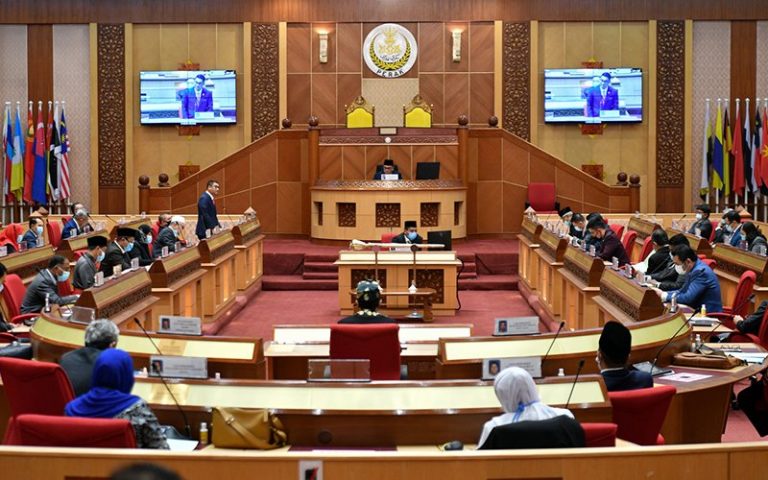Antara Dewan Undangan Negeri dengan Dewan Rakyat