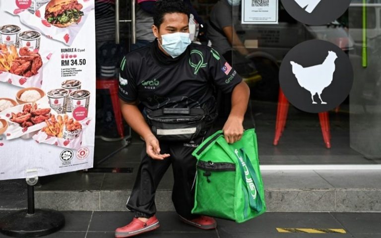 Penghantar makanan OKU, jadi pejuang barisan hadapan