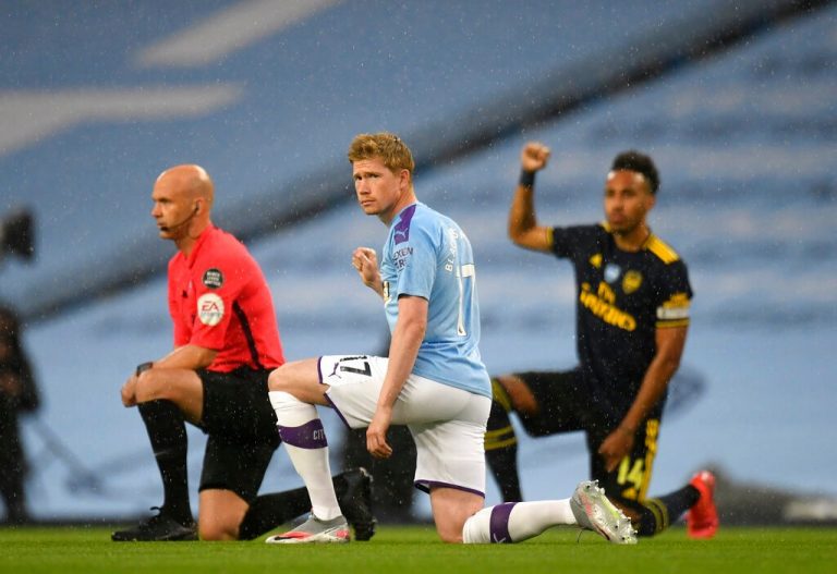 Players’ union says footballers ‘overwhelmingly’ want to take a knee