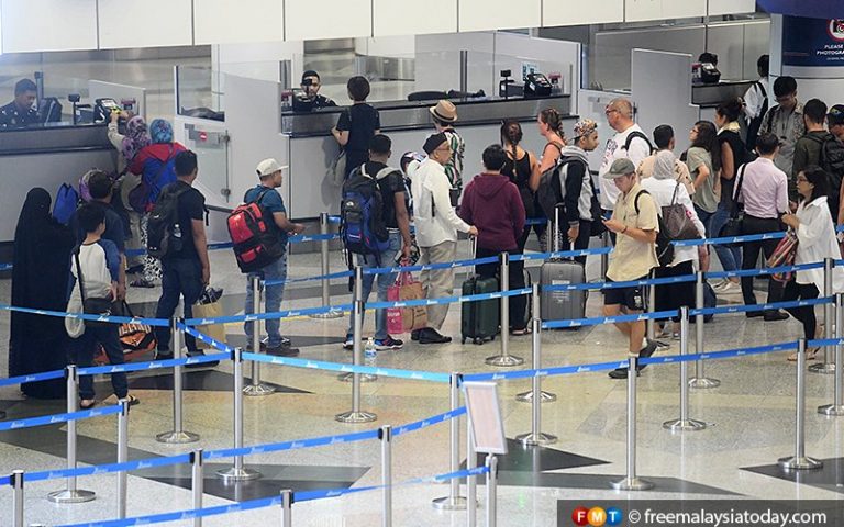 Benar ahli perniagaan dari luar negara masuk, kata Najib