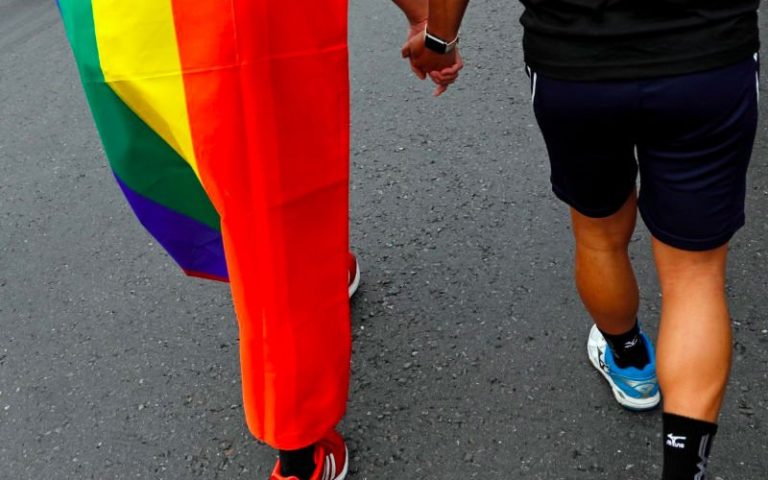Switzerland finally allows its gay couples to marry