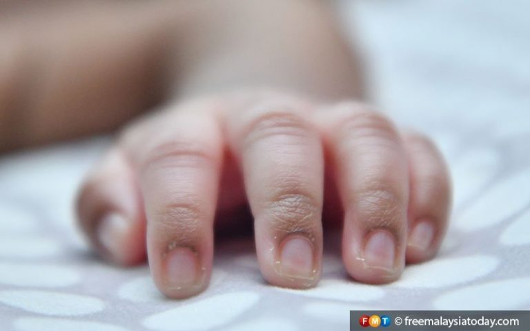 Bapa tikam bayi perempuan 20 bulan ditahan polis