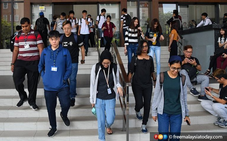 Rush to set up private varsities led to high number of unemployed grads, says Maszlee.