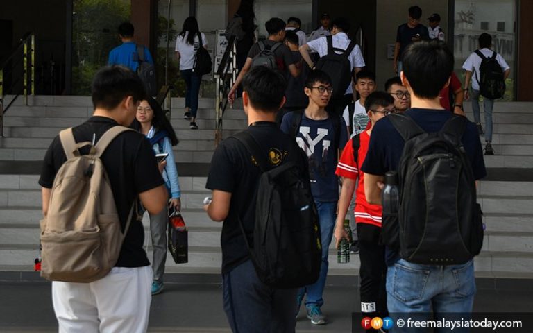 Gopoh tubuh universiti swasta punca kadar penggangguran graduan tinggi, kata Maszlee