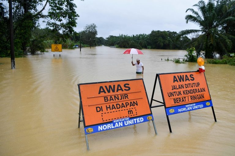 Number of evacuees continues to rise in east coast floods, say authorities