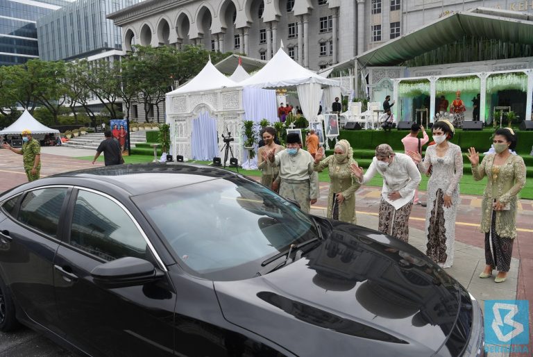 10,000 guests ‘drive through’ wedding reception of Ku Nan’s son