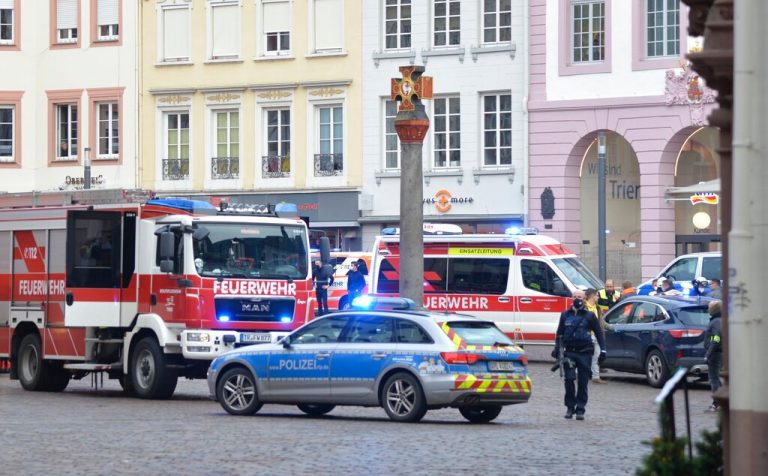 2 dead after car runs pedestrians over in Germany